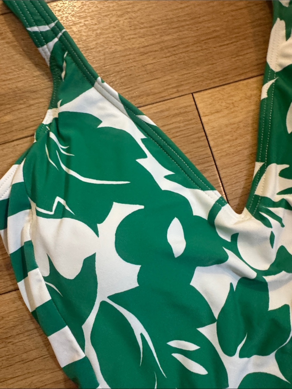 Kate spade women's Green & White Floral One-Piece Swimsuit. Sz med - Picture 2 of 6